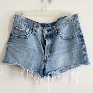 Levi's 501 light wash high rise frayed hem cut off denim shorts size 28